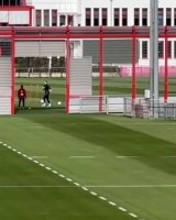 彩票开奖-何时复出？诺伊尔今日在拜仁基地进行单独训练