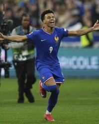 彩票开奖-打进处子球并实现双响，杜埃成2017年勒马尔后法国队首人