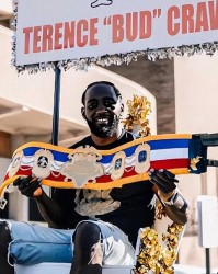 克劳福德巅峰退役藏真相：野望不敌健康，拳坛暗流值得警惕|特伦斯·克劳福德|金腰带|贾尼贝克·阿里姆哈努利|级别|药检_新浪体育_新浪新闻