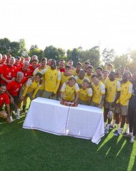 米兰官方更新社交媒体，晒全队为莫德里奇过40岁生日