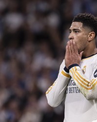 皇马媒体：贝林厄姆的恢复进展顺利，目前已开始在草坪上慢跑